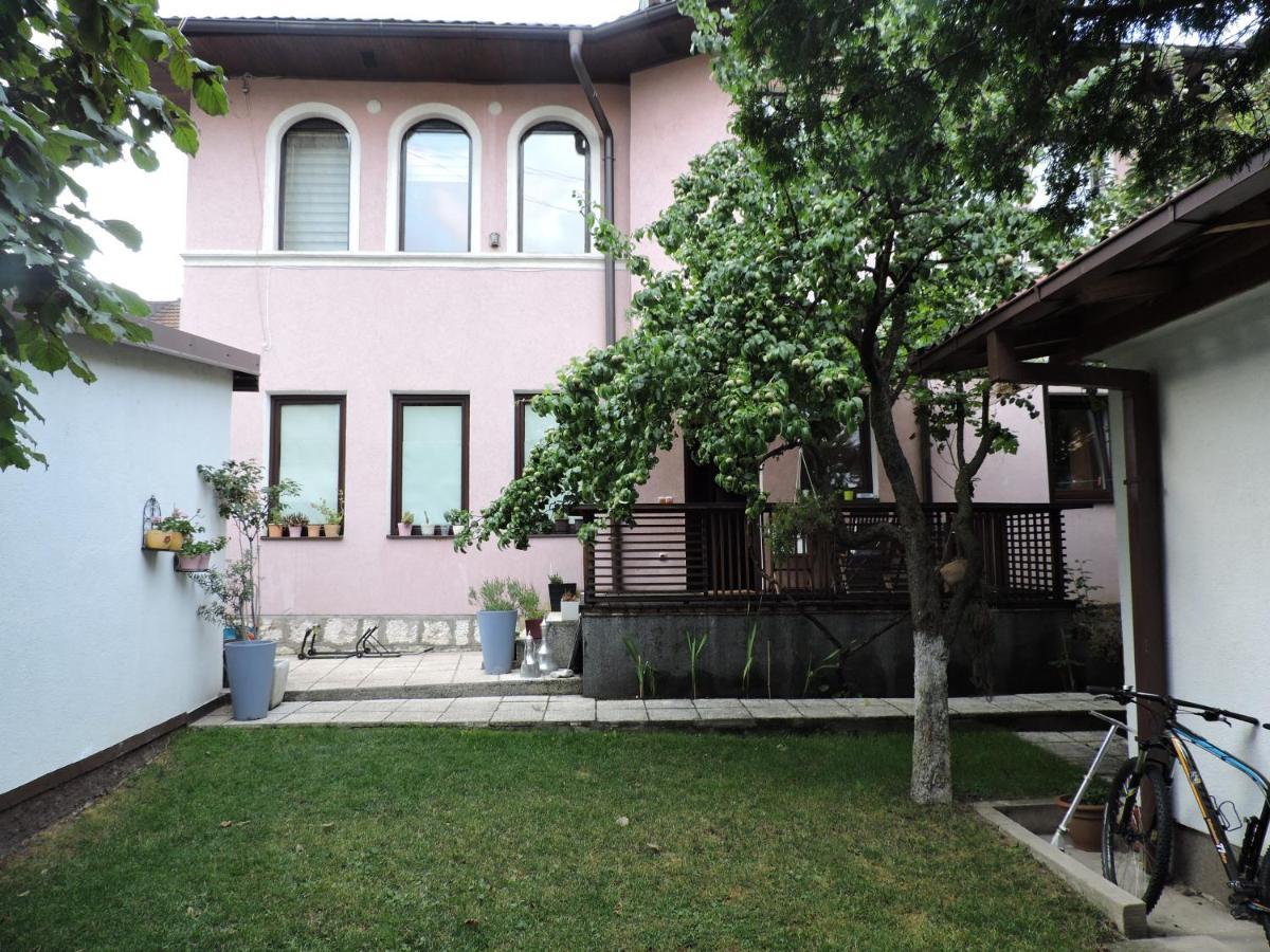 Apartments Music And Garden Sarajevo Exterior foto